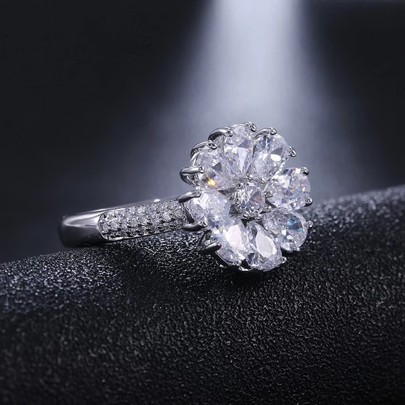 New 925 Silver Flower Diamond Women’s Ring - Picture 6 of 6